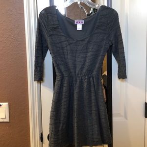 Super cute, gray 3/4 sleeve dress